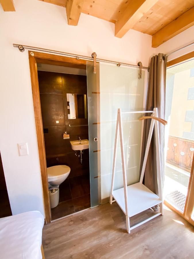 La Baraka Hostel Bagnes Ngoại thất bức ảnh