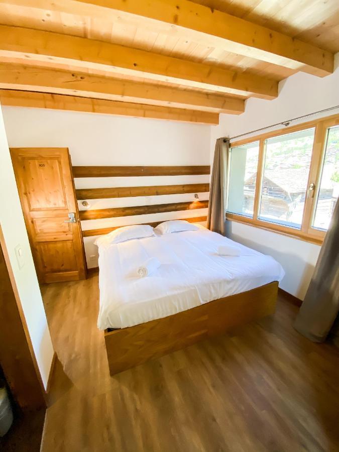 La Baraka Hostel Bagnes Ngoại thất bức ảnh