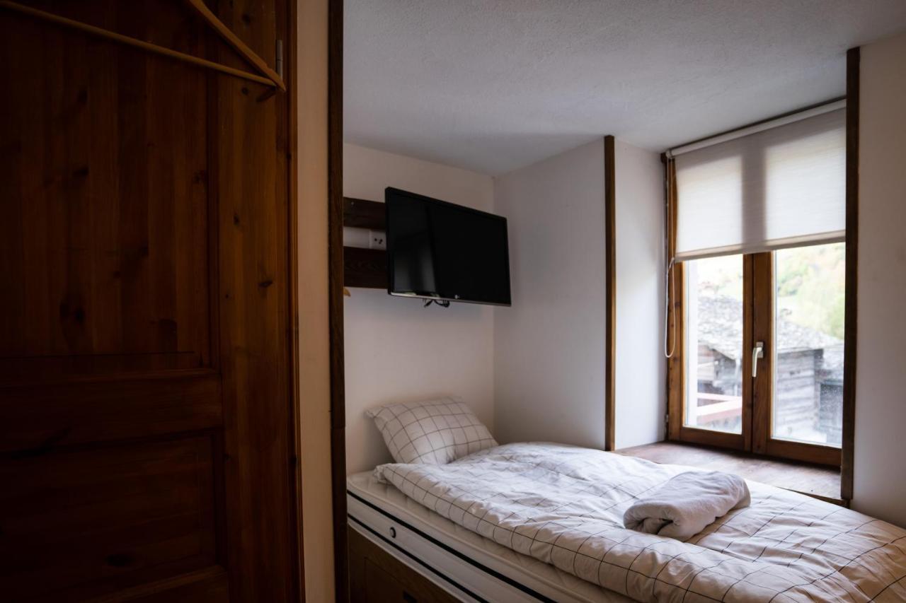 La Baraka Hostel Bagnes Ngoại thất bức ảnh