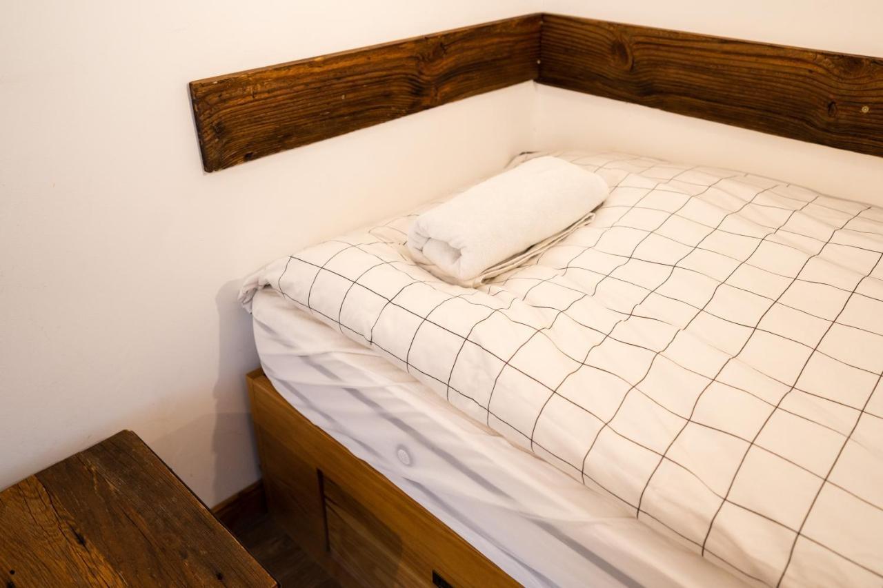 La Baraka Hostel Bagnes Ngoại thất bức ảnh